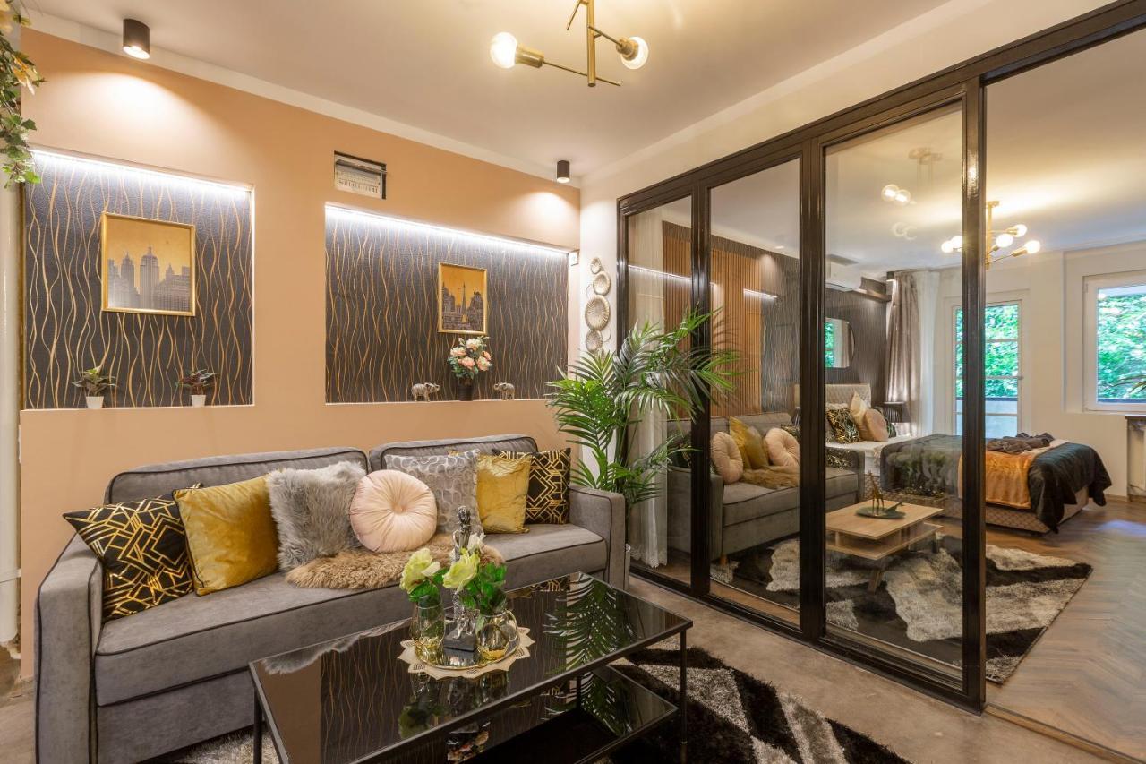 Stylish Quentin Apartment In The King Street Budapest Bagian luar foto