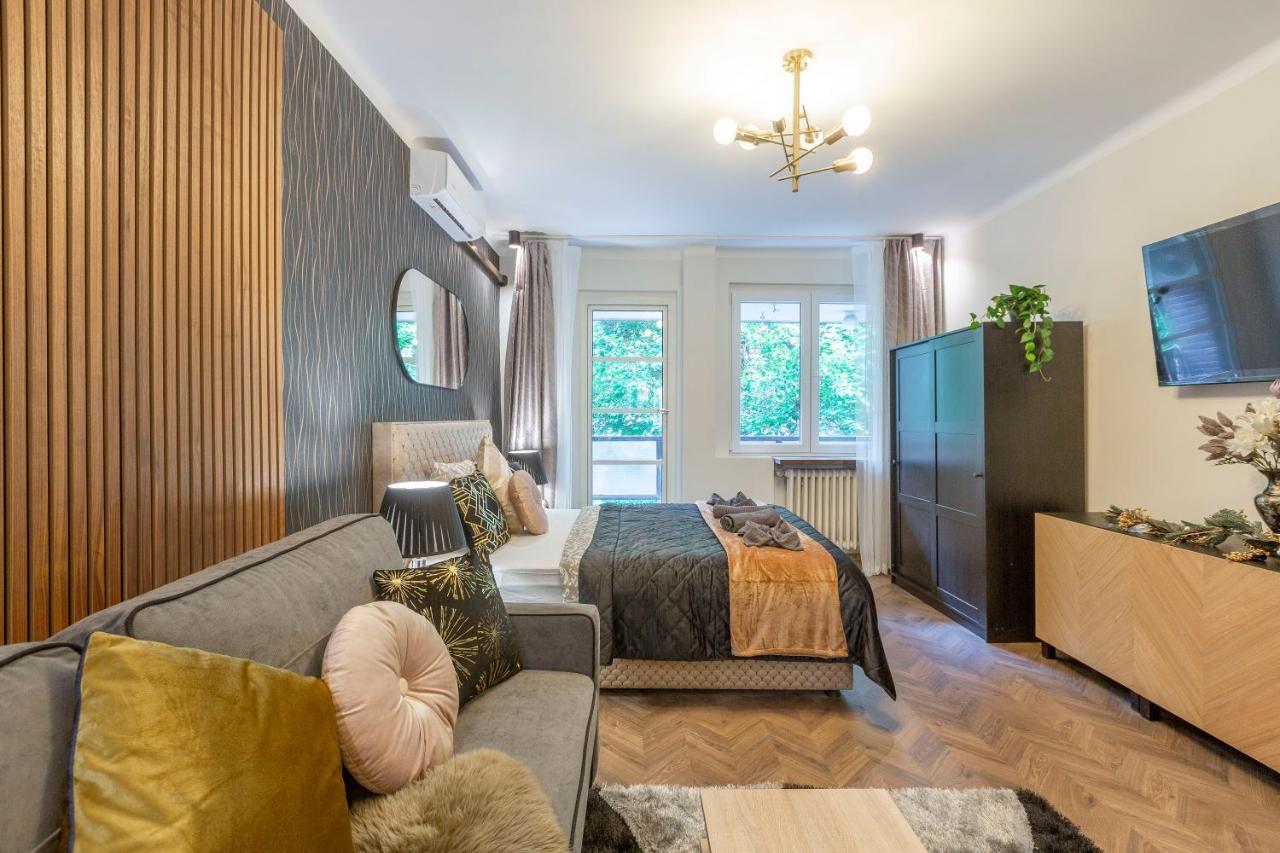 Stylish Quentin Apartment In The King Street Budapest Bagian luar foto