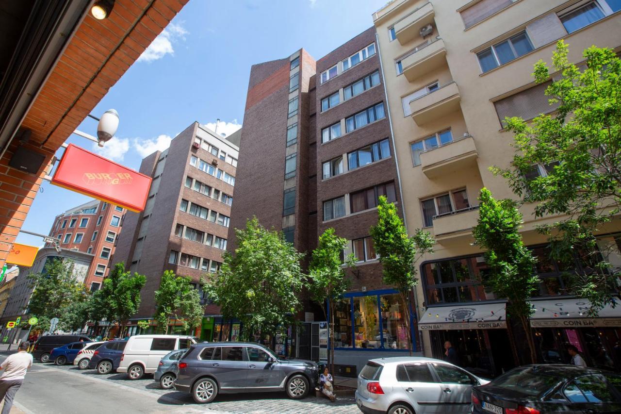 Stylish Quentin Apartment In The King Street Budapest Bagian luar foto