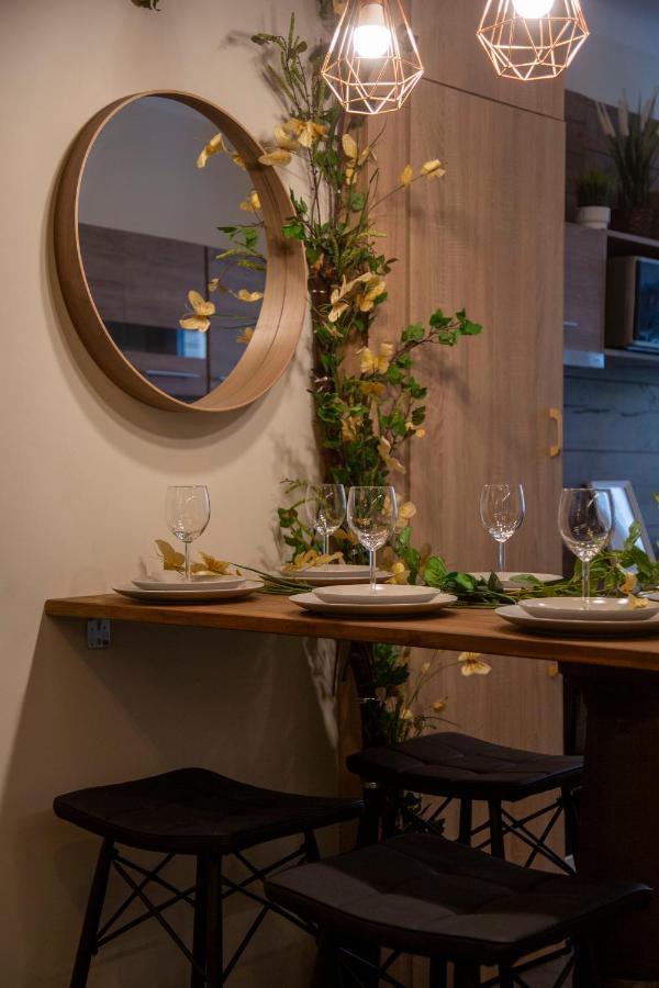 Stylish Quentin Apartment In The King Street Budapest Bagian luar foto