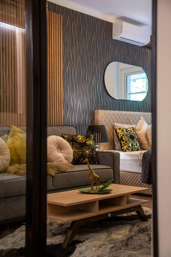 Stylish Quentin Apartment In The King Street Budapest Bagian luar foto
