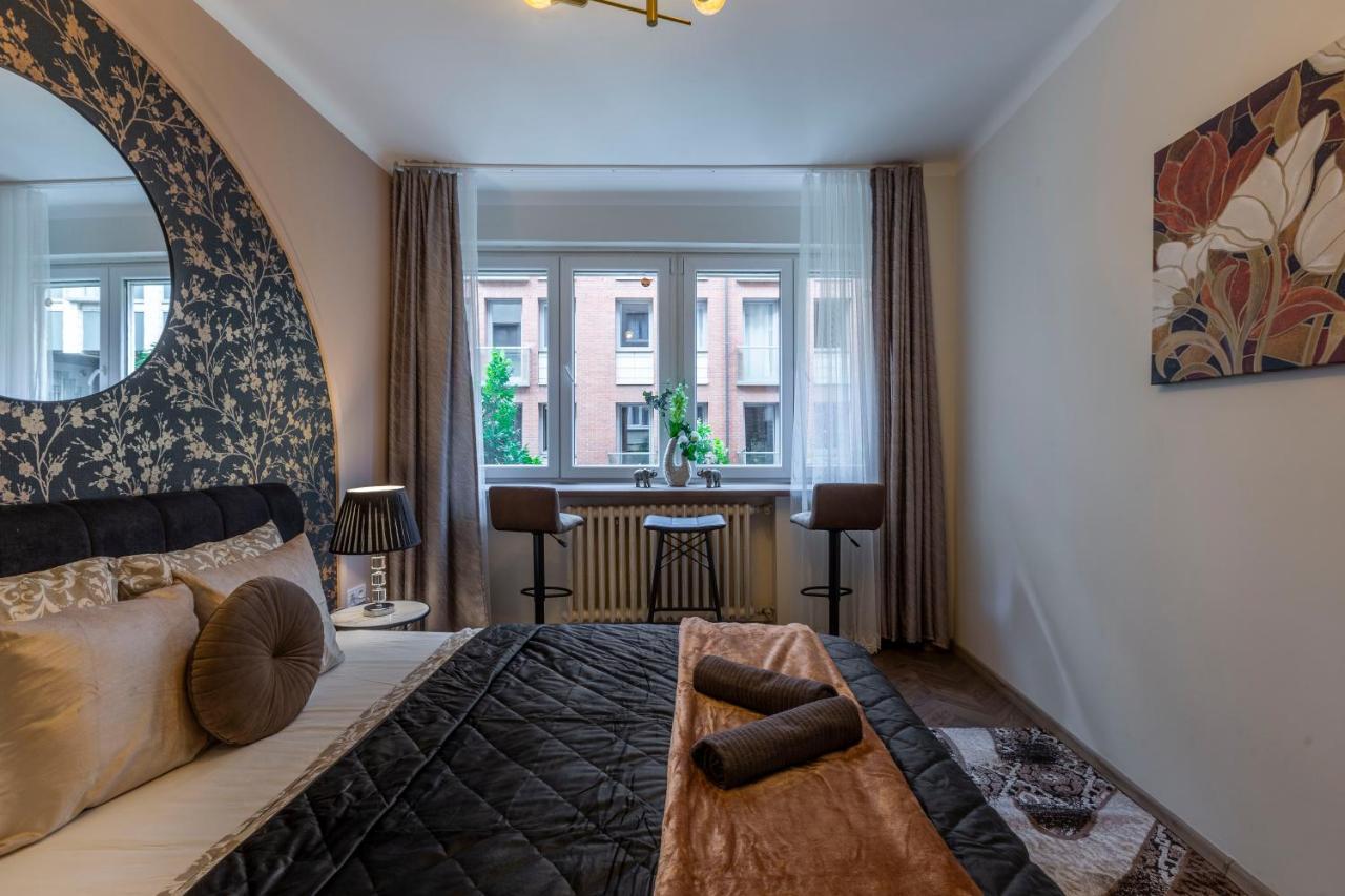 Stylish Quentin Apartment In The King Street Budapest Bagian luar foto